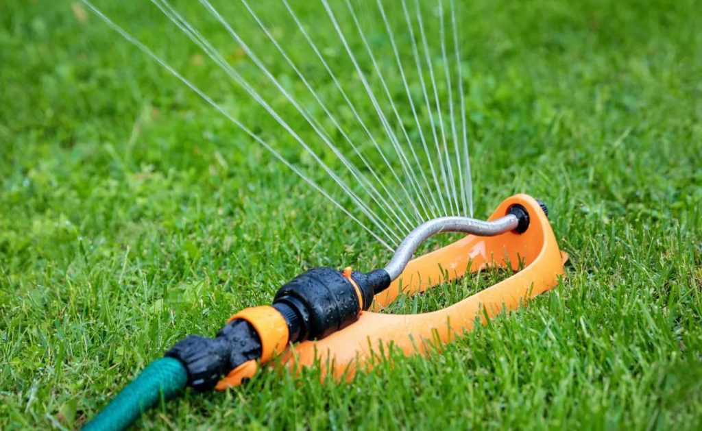 5 Best Lawn Sprinklers for Small Yards in 2025