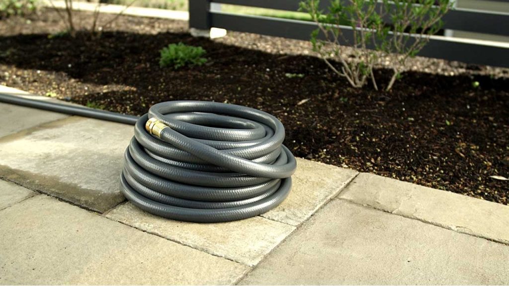 5 Best Garden Hoses That Don’T Kink in 2025